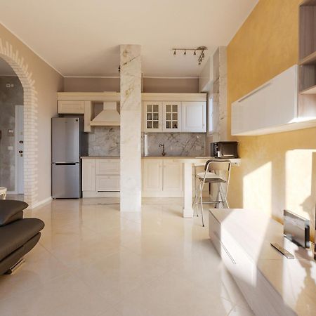 Niguarda Bright Apartment W/ Balcony ミラノ エクステリア 写真